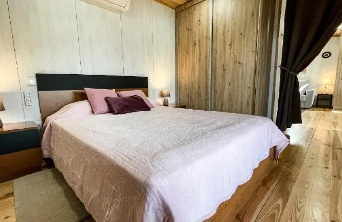 Quinta Da Resteva-chale Do Rio בית נופש ויירה דו מיניו