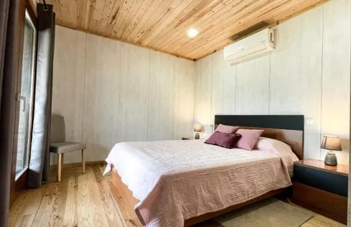 Quinta Da Resteva-chale Do Rio בית נופש ויירה דו מיניו